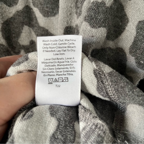 Gray Leopard Print Long Sleeve Top, Size XL - Picture 5 of 5